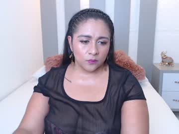 يغتصب ام صديقه الهائجة واكتشاف خيانتها – قصص سكس عنيف