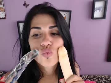 نيك امهات ابنها يدخل عليها وهى نايمه يمتع كسها