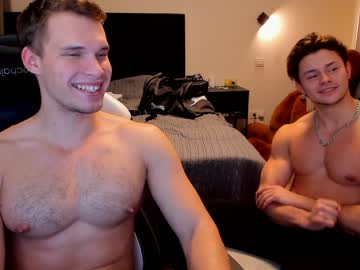 سكس امهات مع ابنها الابن يتخلص من الشعور بالخوف بنيك امه